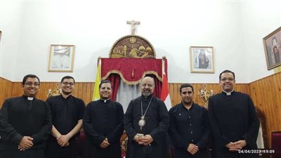 بطريرك الكاثوليك يستقبل شمامسة الإيبارشية للتهنئة بعيد القيامة