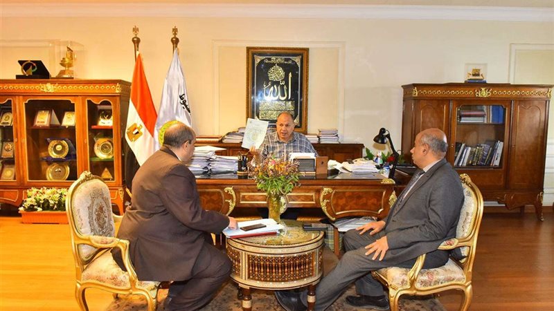 محافظ أسيوط فى لقاء