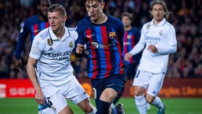 مرور 30 دقيقة من التعادل السلبي بين برشلونة وريال مدريد في كلاسيكو الأرض