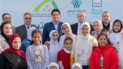 حياة كريمة وأبوهشيمة الخير توزعان الهدايا على الأطفال بدور الرعاية ببني سويف