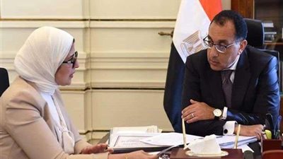 مدبولي يتابع مع وزيرة الصحة نتائج زيارتها للإمارات وخطة توزيع لقاح كورونا