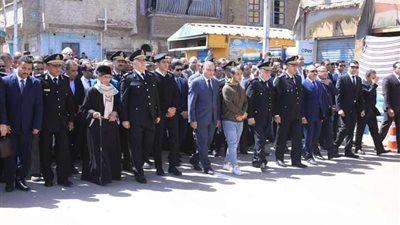 محافظ سوهاج يتقدم الجنازة العسكرية لـ مدير أمن بورسعيد