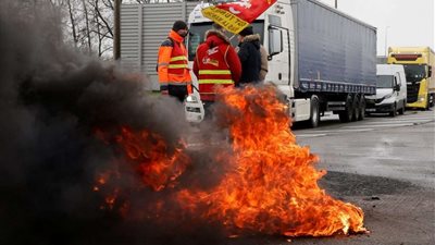 تجدد الاحتجاجات في فرنسا.. تفاصيل جديدة
