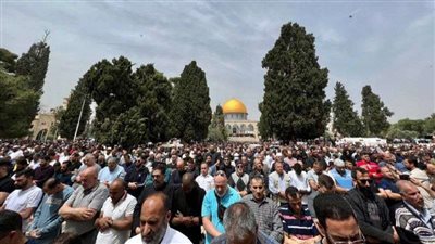 توافد الفلسطينيين من الضفة للقدس لأداء صلاة الجمعة بالأقصى