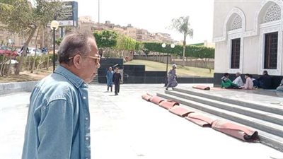 بالصور| الفنان محمد محمود أول الحاضرين لصلاة الجنازة على شيرين الطحان
