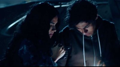 هدى المفتي تتلقى اللغز الأول في الحلقة الأولى بمسلسل 