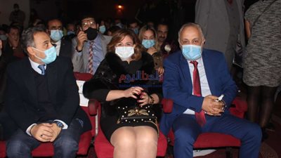 تكريم إلهام شاهين في حفل ختام مهرجان نقابة المهن التمثيلية المسرحي .. صور