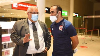 السفير المصري يجتمع مع عبدالحفيظ.. ويطمئن على بعثة الأهلي