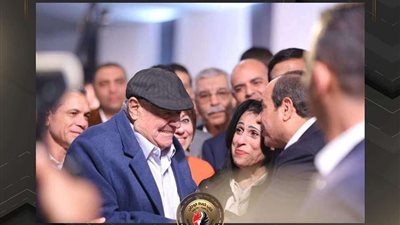 الرئيس السيسي يوجه التحية للفريق جلال الهريدي بحفل إفطار الأسرة المصرية