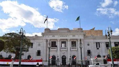 إحالة 21 موظفاً للتحقيق بـ المنيا بسبب ترك العمل أثناء اليوم بدون إذن