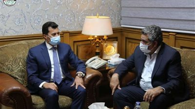 وزير الرياضة يستقبل اللجنة الثلاثية المكلفة بإدارة اتحاد كرة القدم