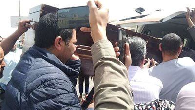 وصول جثمان الإعلامية شيرين الطحان إلى مسجد فاطمة الشربتلي