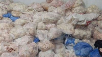 النيابة تأمر بإعدام 12 طن دواجن فاسدة داخل مصنع لتجهيز الوجبات بالقاهرة