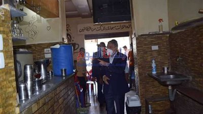 ضبط مقهى مخالف يقدم الشيشة لرواده بمركز مغاغة بالمنيا