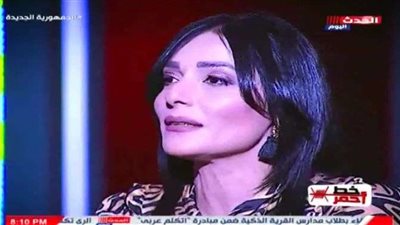 الفنانة إيمان مسعود تدخل في نوبة بكاء على الهواء.. لهذا السبب