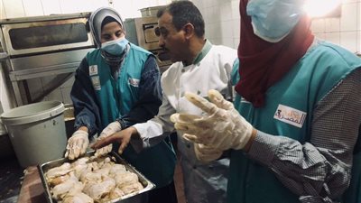 قومي المرأة بسوهاج ينفذ برنامج تدريبي للسيدات لإدارة المطابخ