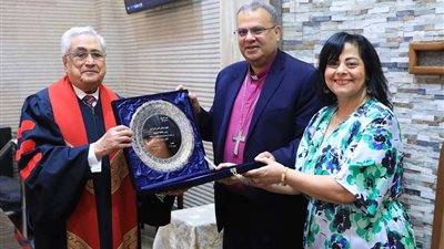 رئيس الإنجيلية يحتفل مع كنيسة حدائق القبة بـ «أحد السعف»|صور