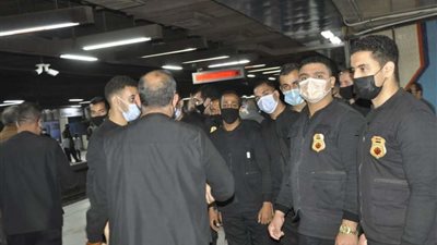 المترو يشن حملة مكثفة على المحطات لضبط غير الملتزمين بالكمامة