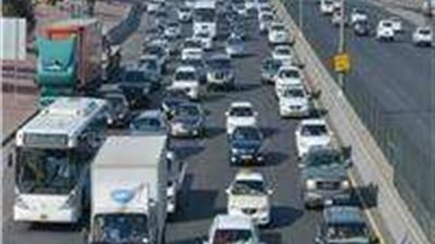 كثافة مرورية متحركة على معظم الطرق بالقاهرة والجيزة