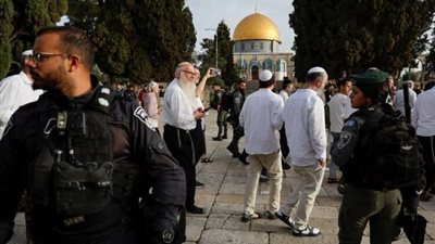 الاحتلال الإسرائيلي يحوّل باحات الأقصى إلى ثكنة عسكرية