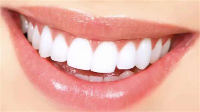 أسباب وطرق علاج إصفرار الأسنان