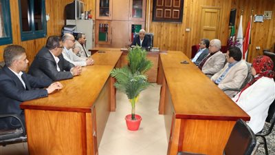 رئيس جامعة المنوفية يعقد اجتماعا موسعا بالمستشفيات الجامعية