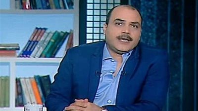 محمد الباز: عمرو أديب ولائه لنفسه.. وعينه على اللي بيصنع له النجومية مش الجمهور