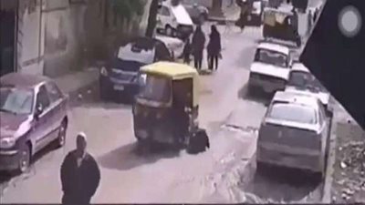 كشف ملابسات قيام قائد مركبة «توك توك» بسحل مواطن بالمعادي