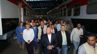 النقل:  الوزارة تسعى لتطوير جميع الورش التي تصنع عربات السكك الحديدية