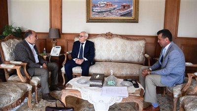 عادل الغضبان يتابع تطورات موانئ غرب و شرق بورسعيد