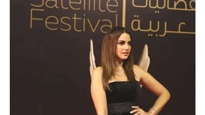 على طريقتها الخاصة.. شاهد درة تحتفل بالكريسماس