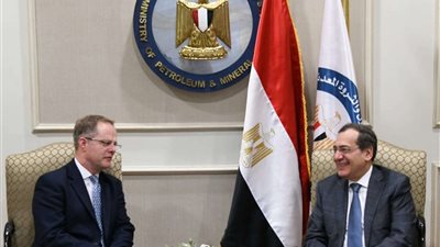 وزير البترول يبحث مع السفير البريطاني التعاون  الثنائي المشترك في مجال البترول