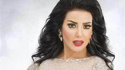 بفستان قصير.. سمية الخشاب تحتفل بالكريسماس