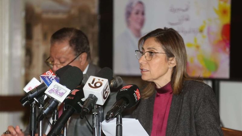 وزير الثقافة نيفين