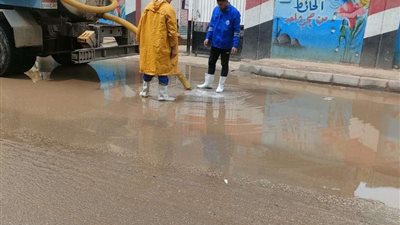 مياه المنوفية تتعامل مع تجمعات الأمطار  .. تفاصيل