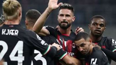 ميلان يخطف فوزاً مثيراً أمام نابولي في دوري أبطال أوروبا