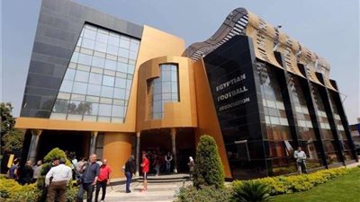 اللجنة الثلاثية تجتمع مع رؤساء الأندية