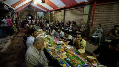 عم روماني مواطن  قطبي من الأقصر:بقالي 25سنة بعمل موائد رحمن