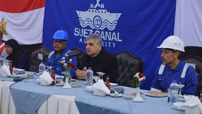 أسامة ربيع يتابع مستجدات مشروع تطوير القطاع الجنوبي للقناة