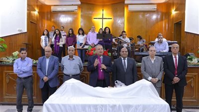 رئيس الإنجيلية يشارك شعب كنيسة عين شمس الاحتفال بخميس العهد|صور