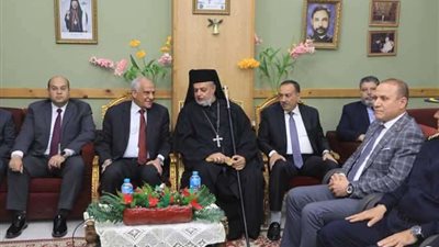 محافظ الجيزة يزور الكنيسة الكاثوليكية لتقديم التهنئة بمناسبة عيد القيامة