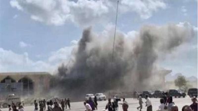 وزير الخارجية اليمنى يكشف عن المسؤول عن تفجير مطار عدن