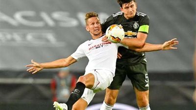ناقد رياضي: مانشستر يونايتد ليس محظوظًا باللعب أمام إشبيلية في الدوري الأوروبي
