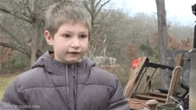 عمره 7 سنوات.. طفل صغير يتمكن من إنقاذ شقيقته بطريقة بطولية