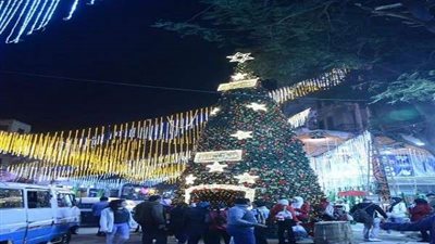 شاهد.. احتفالات المصريين برأس السنة الميلادية بشبرا (صور)