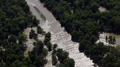 صور أقمار صناعية تظهر أنهار الولايات المتحدة تتغير من الأزرق إلى الأصفر والأخضر