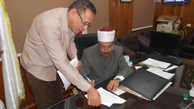 رئيس المنطقة الأزهرية بسوهاج يعتمد نتيجة الموسم السابع ل 