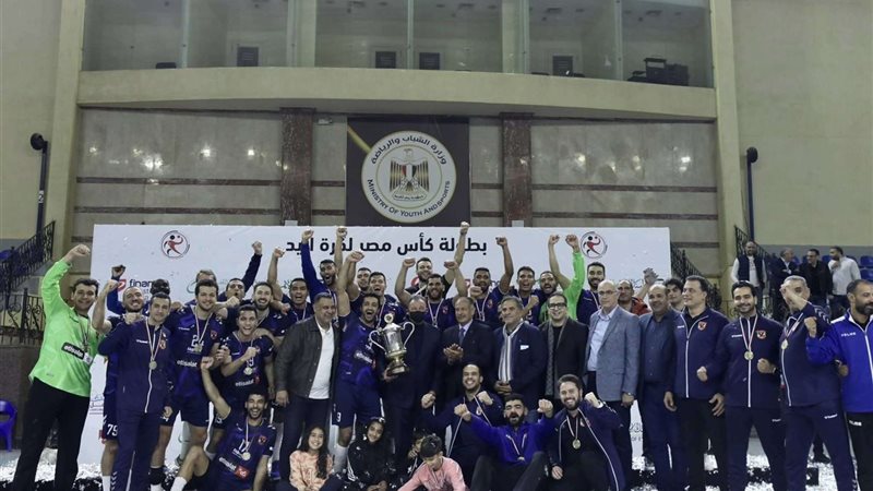 يد الأهلي بطل كأس