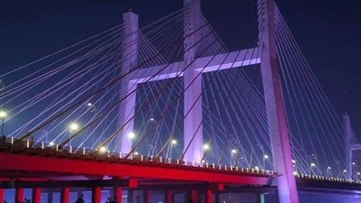 تزيين كوبري تحيا مصر للاحتفال برأس السنة.. صور