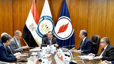 وزير البترول يوجه بتعظيم وزيادة الإنتاج من الثروات